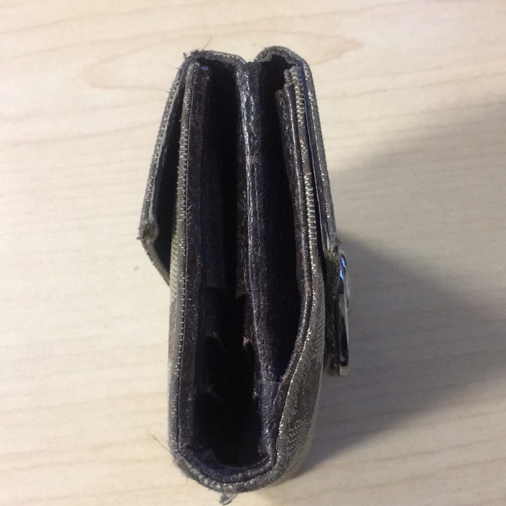 🔴  SOLD 🔴Authentic Gucci wallet - Picture 3 of 8